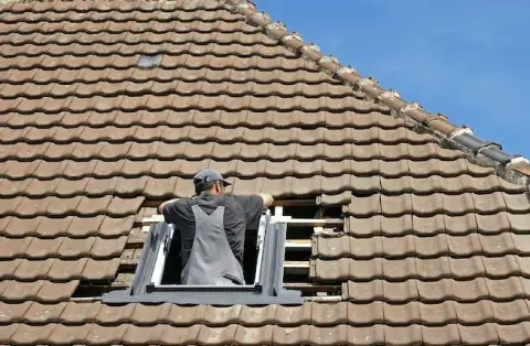 Pose de velux - Montreuil-sous-Pérouse